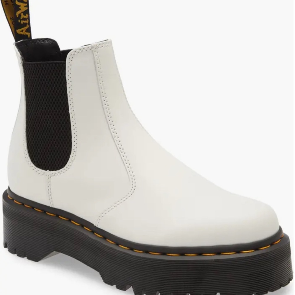 COPY - Doc Marten Quad Platform Chelsea Boot
NWOT. Size 8 women